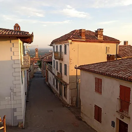 Dietro L'angolo A Pino D'asti